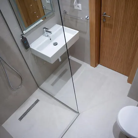 Boutique Jera * Tiran