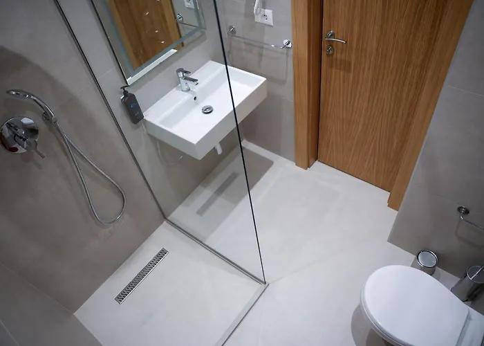 Boutique Jera * Τίρανα